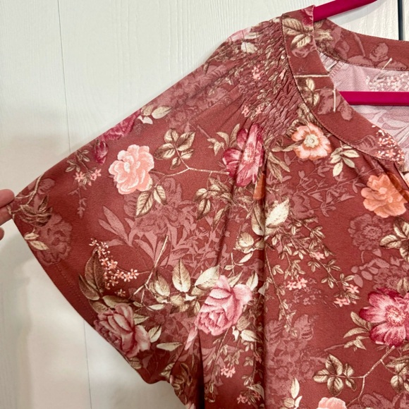 NWT. Cure 3X floral blouse top. Approx. 27” armpit to armpit and 31” long. - Picture 7 of 15